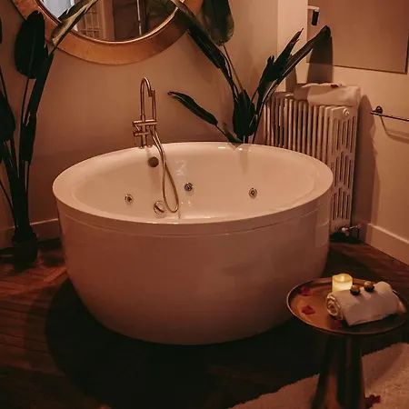 Maison Marie-astrid, Avec Balneo Privee Guest house *